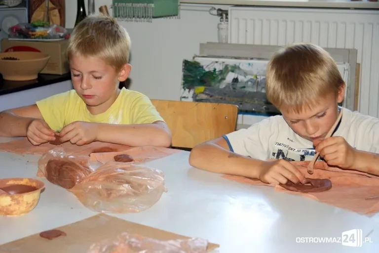 Dzieci robiły zwierzątka z gliny (zdjęcia)