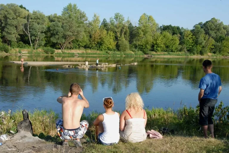 Odkryto wrak starego parowca w Bugu (zdjęcia)