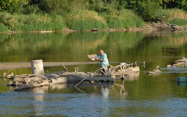 Odkryto wrak starego parowca w Bugu (zdjęcia)