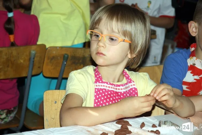 Dzieci robiły zwierzątka z gliny (zdjęcia)