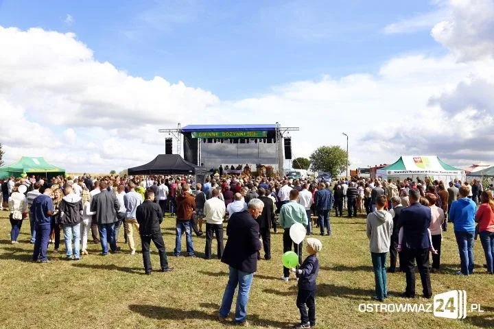 Trwają dożynki gminne w Nieskórzu (nowe zdjęcia)