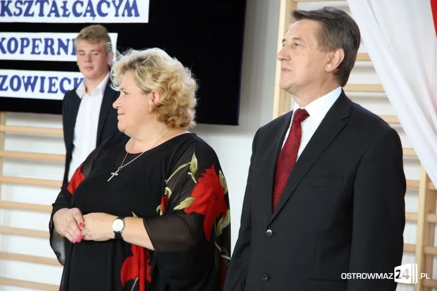 Rozpoczęcie roku szkolnego z odbiorem w tle (zdjęcia, wideo)