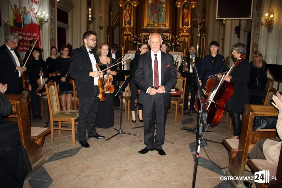 Muzyka klasyczna w kościele (zdjęcia, wideo)