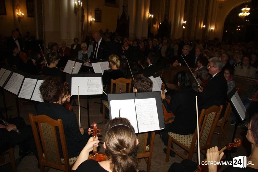 Muzyka klasyczna w kościele (zdjęcia, wideo)