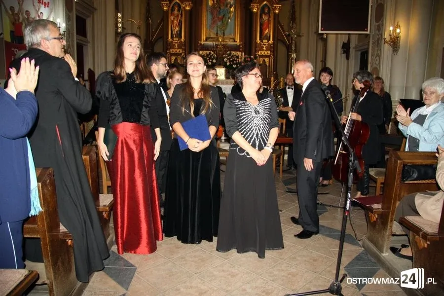 Muzyka klasyczna w kościele (zdjęcia, wideo)