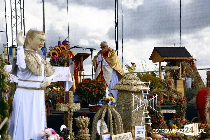 Trwają dożynki gminne w Nieskórzu (nowe zdjęcia)