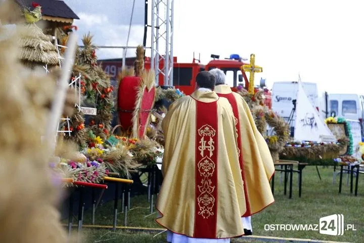 Trwają dożynki gminne w Nieskórzu (nowe zdjęcia)
