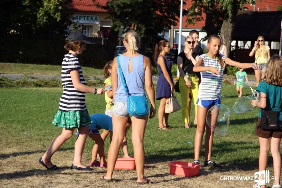 Pożegnali wakacje bańkami mydlanymi