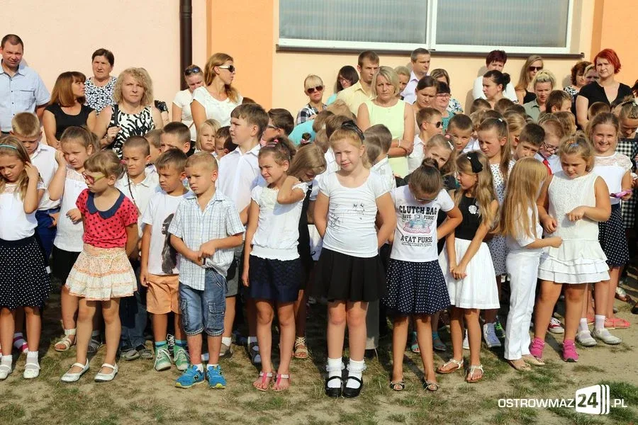 Rozpoczęcie roku szkolnego w ostrowskich szkołach (zdjęcia)