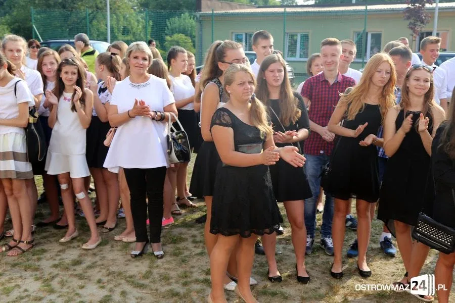 Rozpoczęcie roku szkolnego w ostrowskich szkołach (zdjęcia)