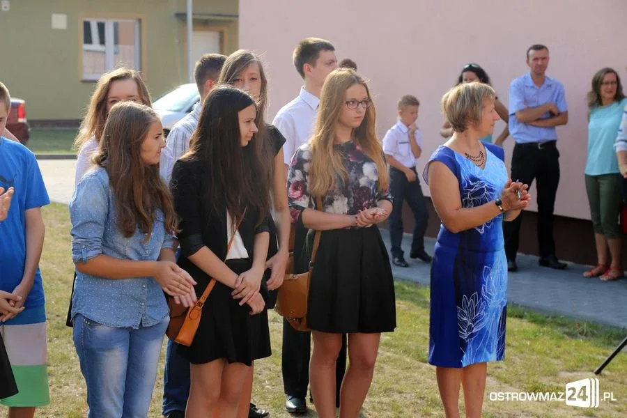 Rozpoczęcie roku szkolnego w ostrowskich szkołach (zdjęcia)