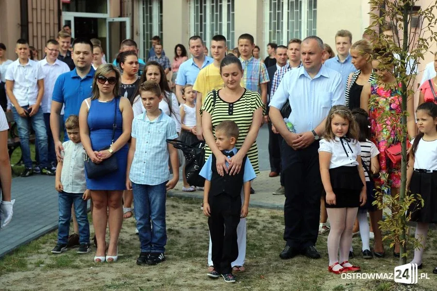 Rozpoczęcie roku szkolnego w ostrowskich szkołach (zdjęcia)