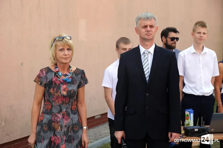 Rozpoczęcie roku szkolnego w ostrowskich szkołach (zdjęcia)