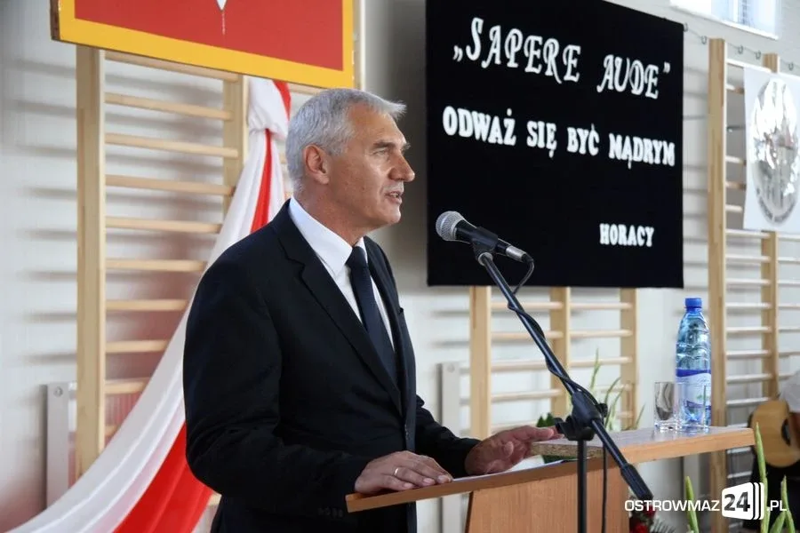 Rozpoczęcie roku szkolnego z odbiorem w tle (zdjęcia, wideo)