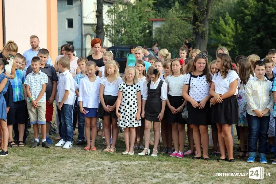 Rozpoczęcie roku szkolnego w ostrowskich szkołach (zdjęcia)
