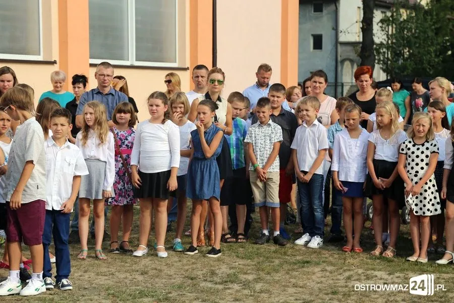 Rozpoczęcie roku szkolnego w ostrowskich szkołach (zdjęcia)