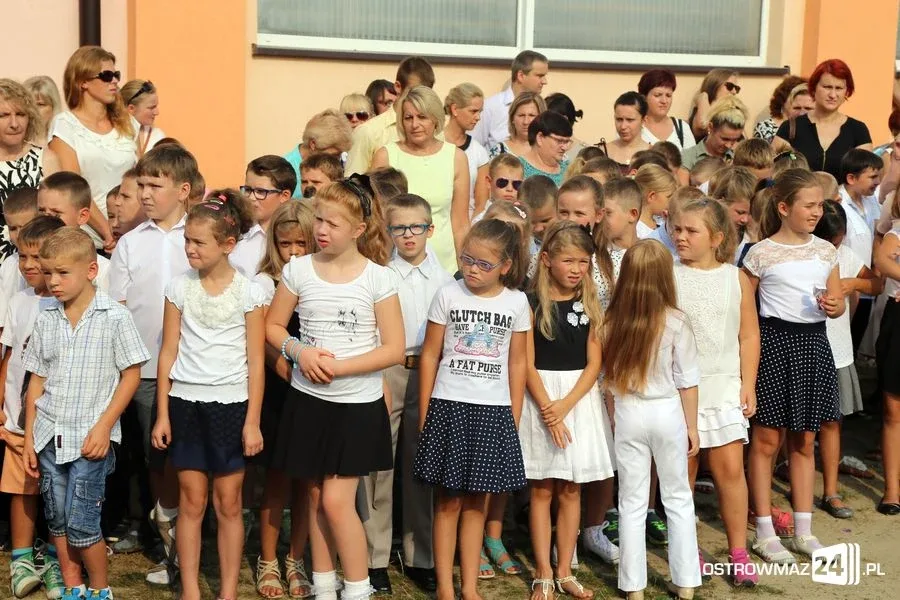 Rozpoczęcie roku szkolnego w ostrowskich szkołach (zdjęcia)