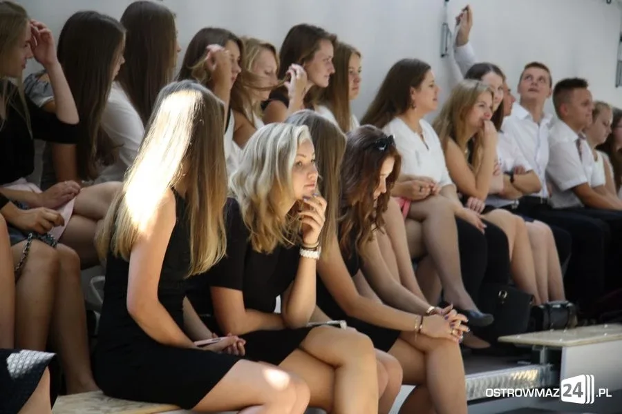 Rozpoczęcie roku szkolnego z odbiorem w tle (zdjęcia, wideo)