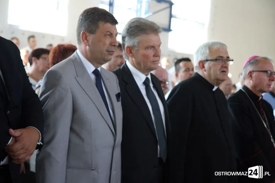 Rozpoczęcie roku szkolnego z odbiorem w tle (zdjęcia, wideo)