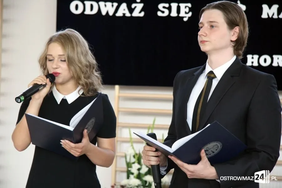 Rozpoczęcie roku szkolnego z odbiorem w tle (zdjęcia, wideo)