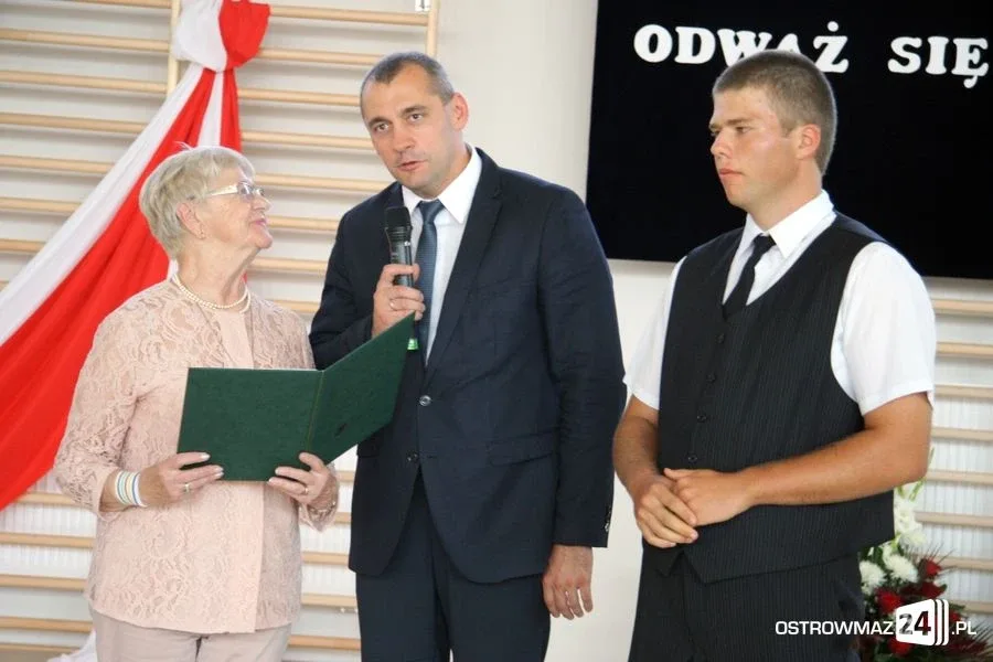 Rozpoczęcie roku szkolnego z odbiorem w tle (zdjęcia, wideo)