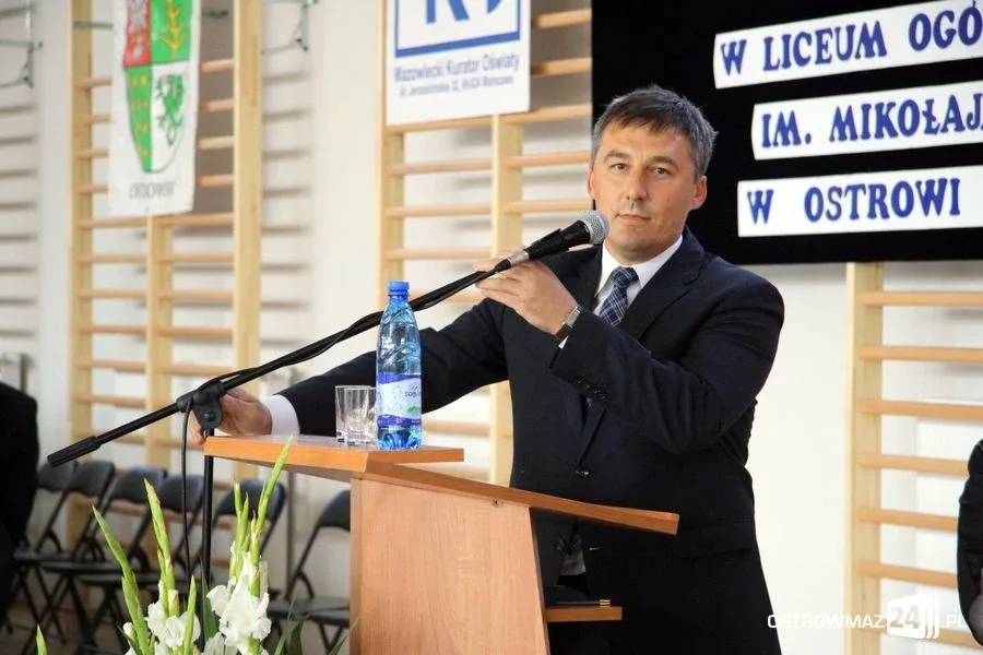 Rozpoczęcie roku szkolnego z odbiorem w tle (zdjęcia, wideo)