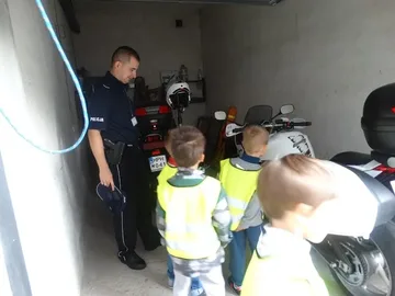 Przedszkolaki zwiedzały komendę (zdjęcia)