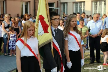 Rozpoczęcie roku szkolnego w ostrowskich szkołach (zdjęcia)