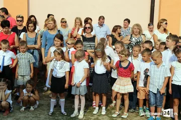 Rozpoczęcie roku szkolnego w ostrowskich szkołach (zdjęcia)