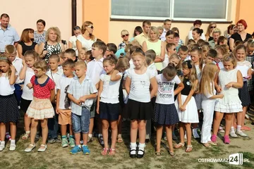 Rozpoczęcie roku szkolnego w ostrowskich szkołach (zdjęcia)