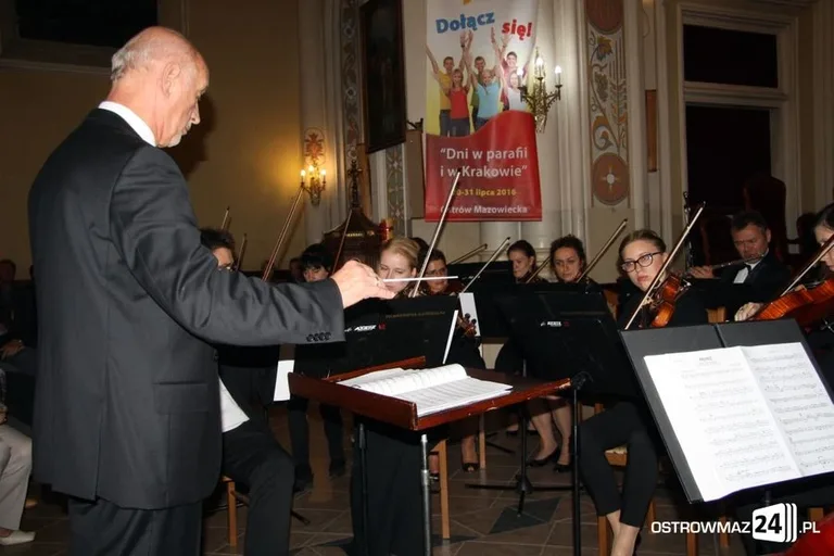 Muzyka klasyczna w kościele (zdjęcia, wideo)