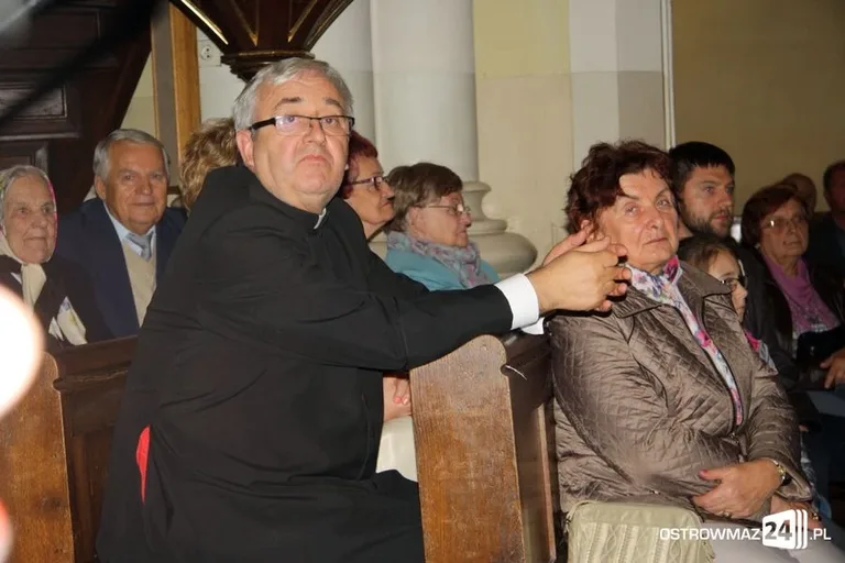 Muzyka klasyczna w kościele (zdjęcia, wideo)