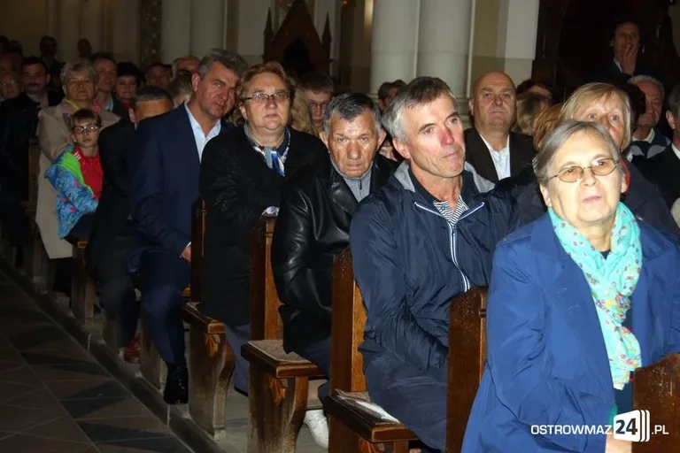 Muzyka klasyczna w kościele (zdjęcia, wideo)
