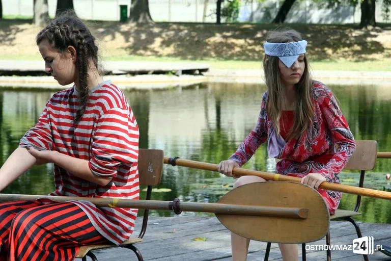 Plenerowe pokazy teatralne (zdjęcia, wideo)