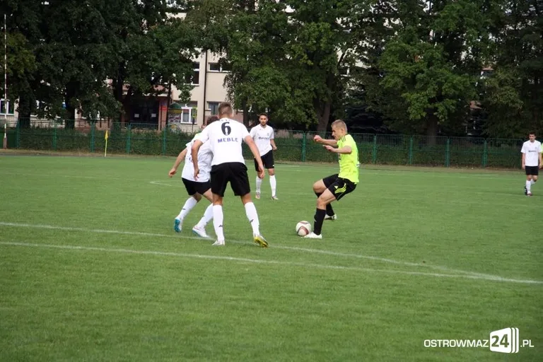 Ostrovia ograła Czarnych z Węgrowa (zdjęcia)