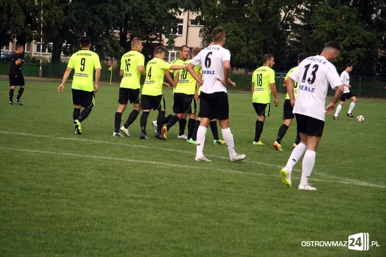 Ostrovia ograła Czarnych z Węgrowa (zdjęcia)
