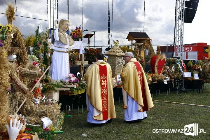 Trwają dożynki gminne w Nieskórzu (nowe zdjęcia)