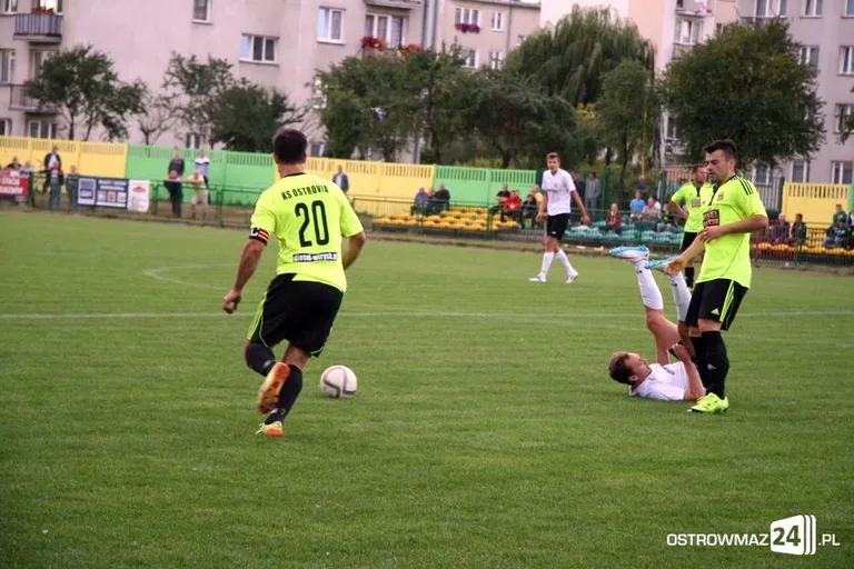 Ostrovia ograła Czarnych z Węgrowa (zdjęcia)