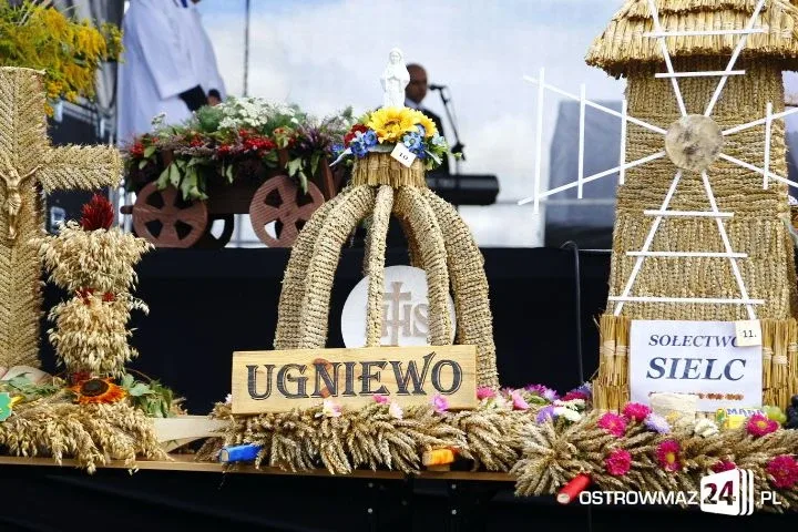 Trwają dożynki gminne w Nieskórzu (nowe zdjęcia)