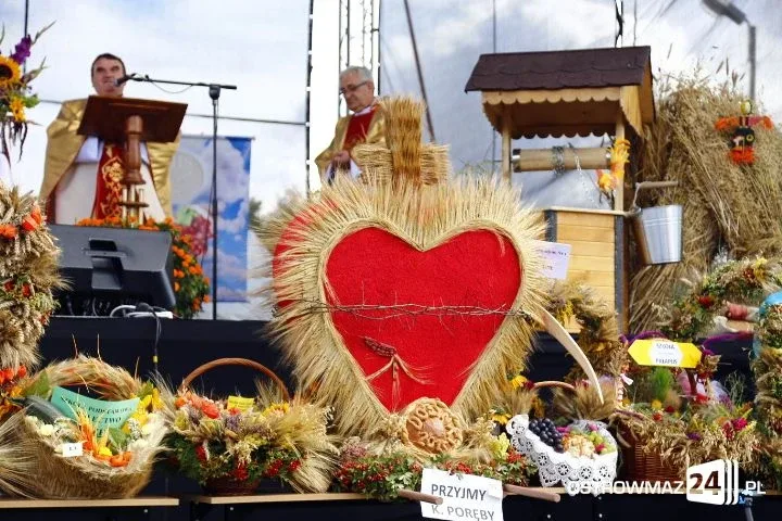 Trwają dożynki gminne w Nieskórzu (nowe zdjęcia)