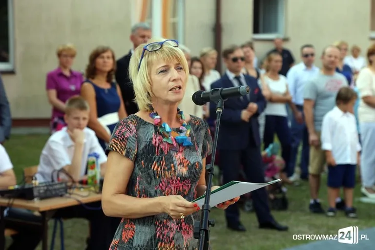 Rozpoczęcie roku szkolnego w ostrowskich szkołach (zdjęcia)