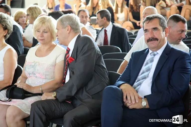 Rozpoczęcie roku szkolnego z odbiorem w tle (zdjęcia, wideo)
