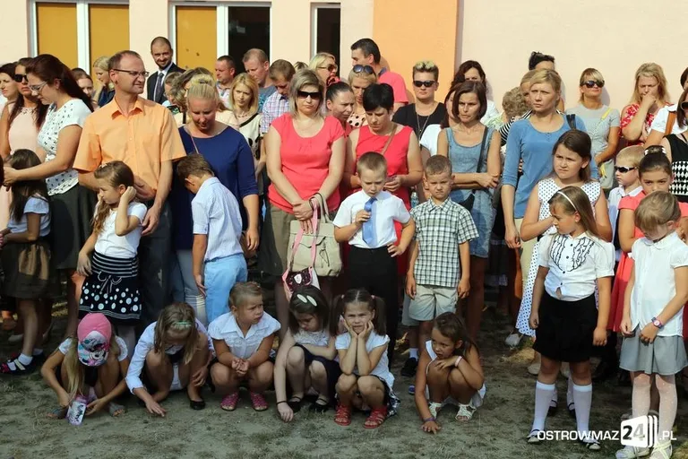 Rozpoczęcie roku szkolnego w ostrowskich szkołach (zdjęcia)