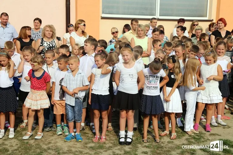 Rozpoczęcie roku szkolnego w ostrowskich szkołach (zdjęcia)