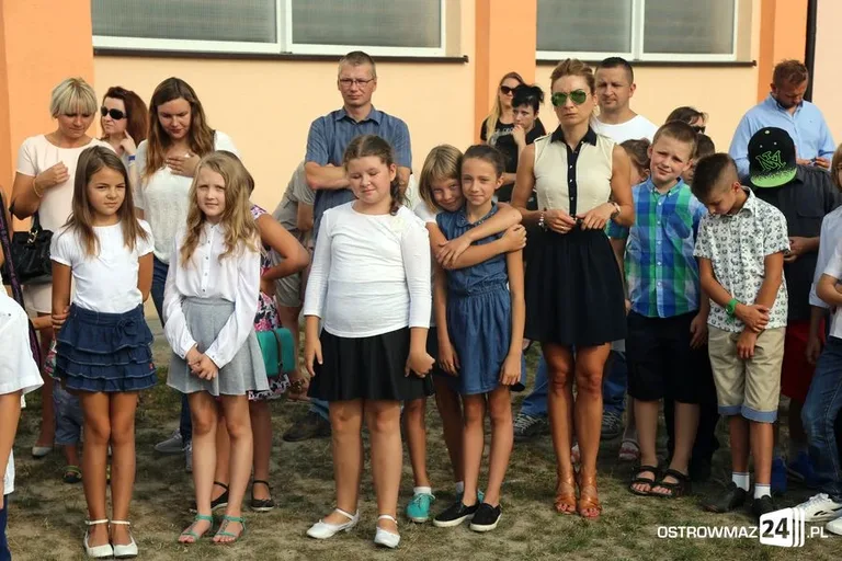 Rozpoczęcie roku szkolnego w ostrowskich szkołach (zdjęcia)