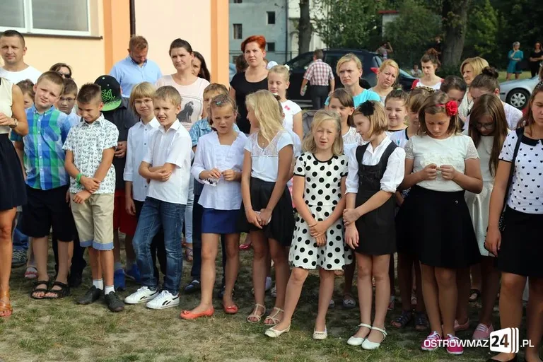 Rozpoczęcie roku szkolnego w ostrowskich szkołach (zdjęcia)