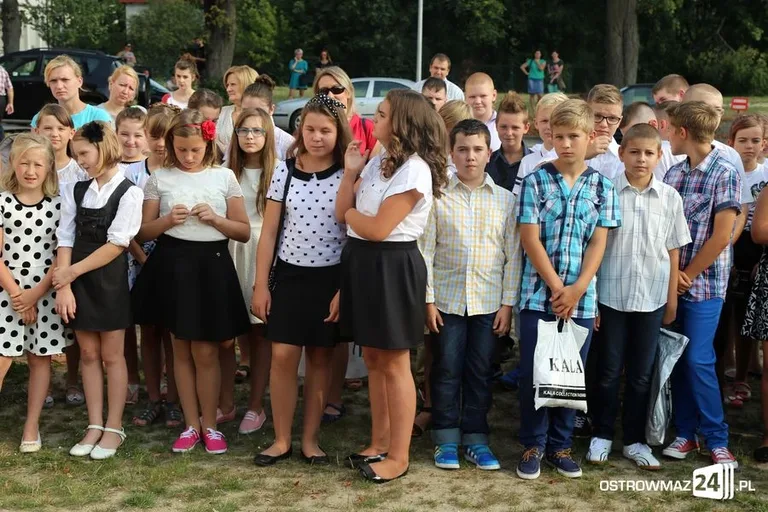 Rozpoczęcie roku szkolnego w ostrowskich szkołach (zdjęcia)