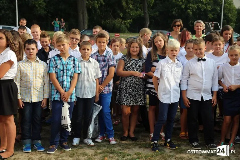 Rozpoczęcie roku szkolnego w ostrowskich szkołach (zdjęcia)