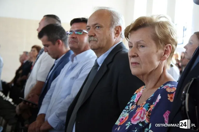 Rozpoczęcie roku szkolnego z odbiorem w tle (zdjęcia, wideo)