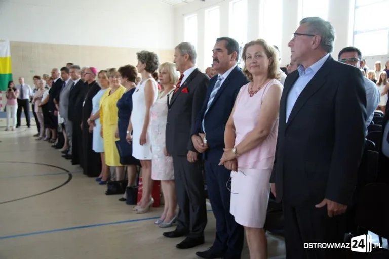 Rozpoczęcie roku szkolnego z odbiorem w tle (zdjęcia, wideo)
